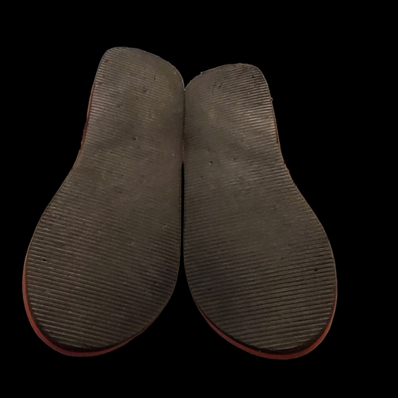 Cute Iowa State flip flops. Red and White poka dot straps with embelm. - Picture 3 of 5